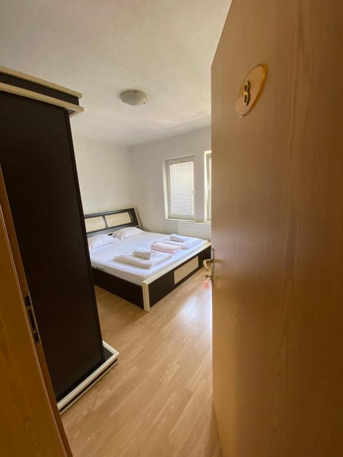 Bus Station Hostel Pristina Eksteriør billede