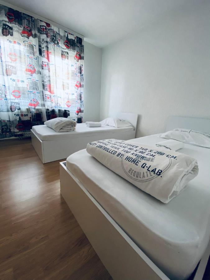 Bus Station Hostel Pristina Eksteriør billede