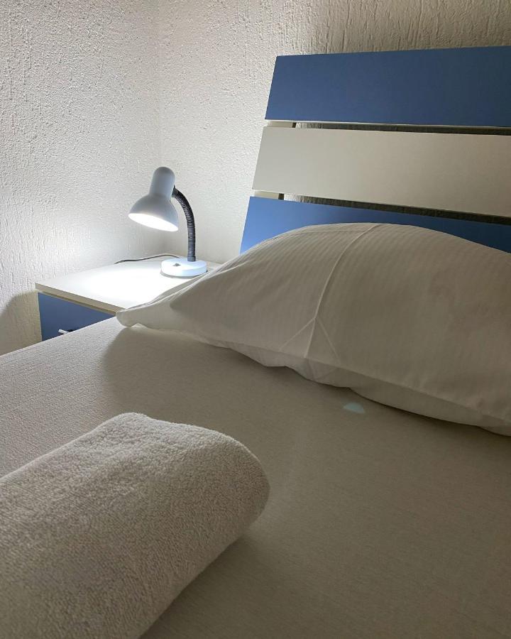 Bus Station Hostel Pristina Eksteriør billede