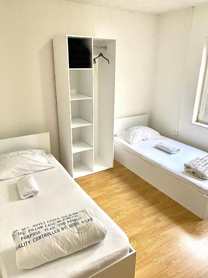 Bus Station Hostel Pristina Eksteriør billede